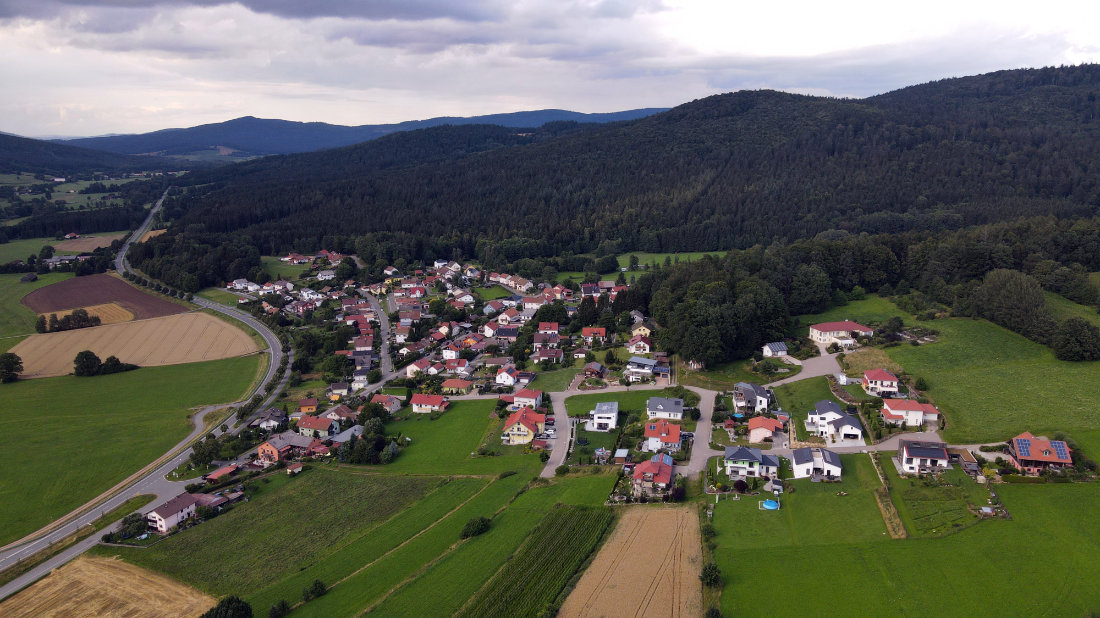 2021 Ansicht der Perlhütte vom Böhmerkreuz