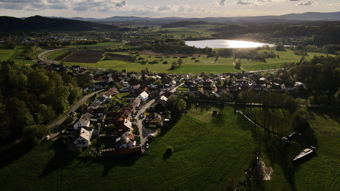 2021 Im Vordergrund die Forststraße und die Fällerbachstraße